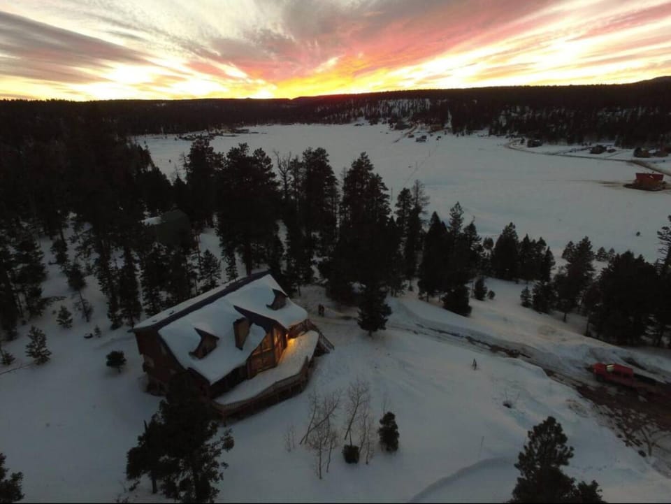 Trophy Room Retreat - Large Lodge Sleeps Up To 15 House in Utah