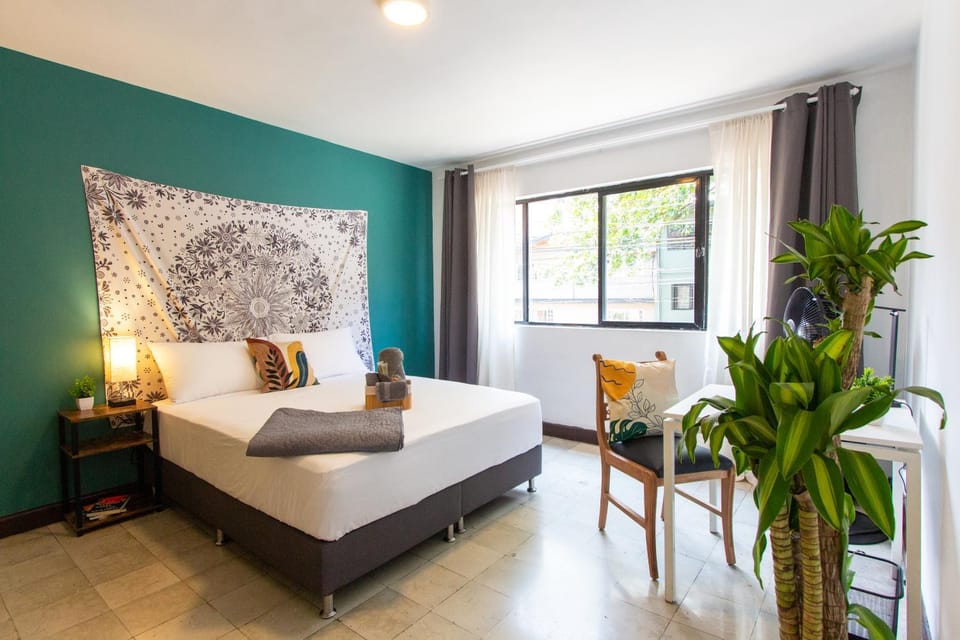 Bed, Photo of the whole room, Seating area, Bedroom, Quiet street view, fireplace, wardrobe