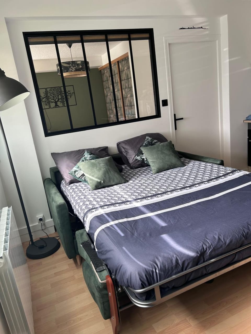 Bed, Living room
