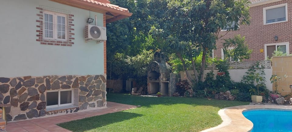 Property building, Garden, Garden view, Pool view, Swimming pool