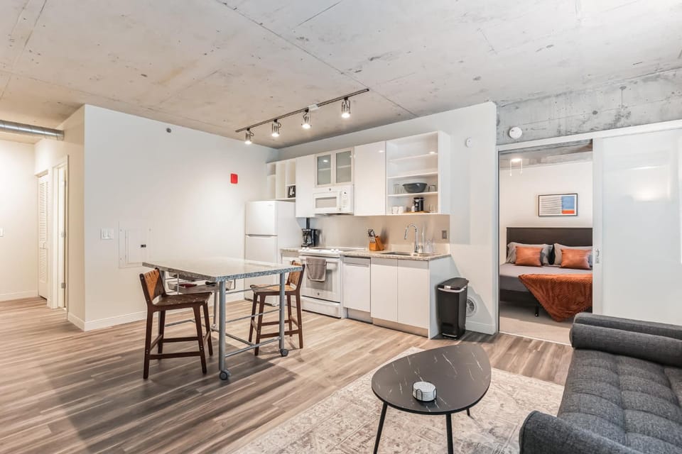 Sleek downtown Cleveland apartment Apartment in Cleveland Heights
