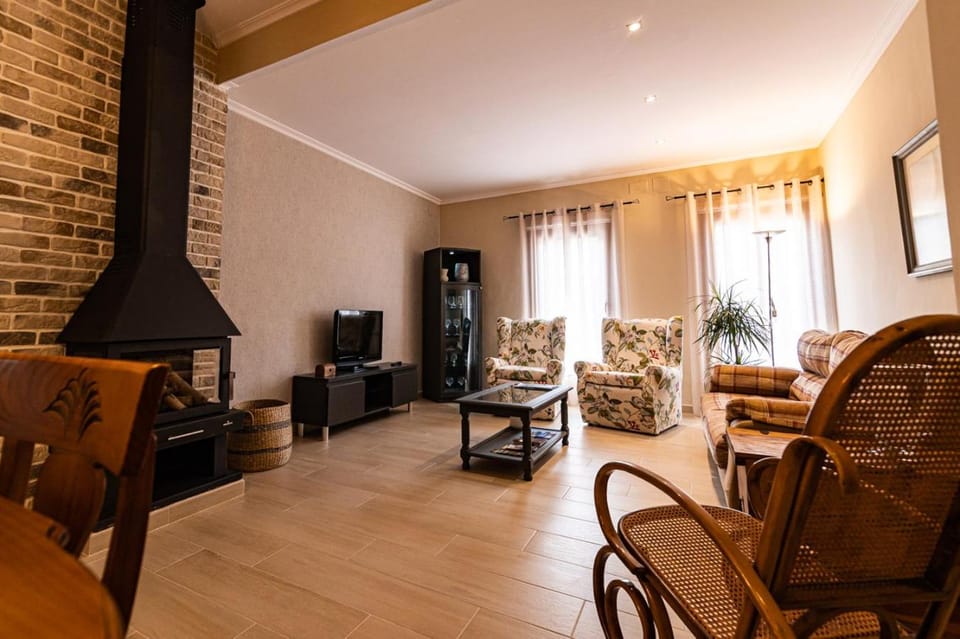 Communal lounge/ TV room, Living room, flat iron