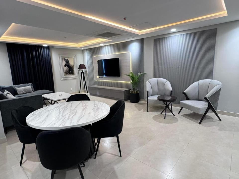 TV and multimedia, Living room, Evening entertainment