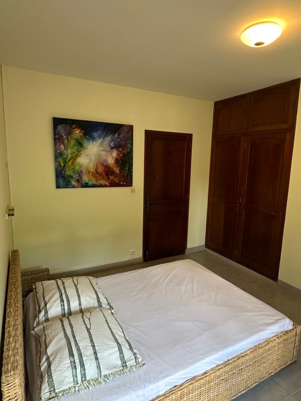Photo of the whole room, Bedroom