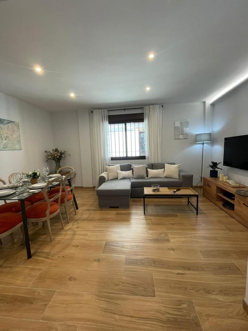 TV and multimedia, Living room, Dining area, air conditioner, air conditioner