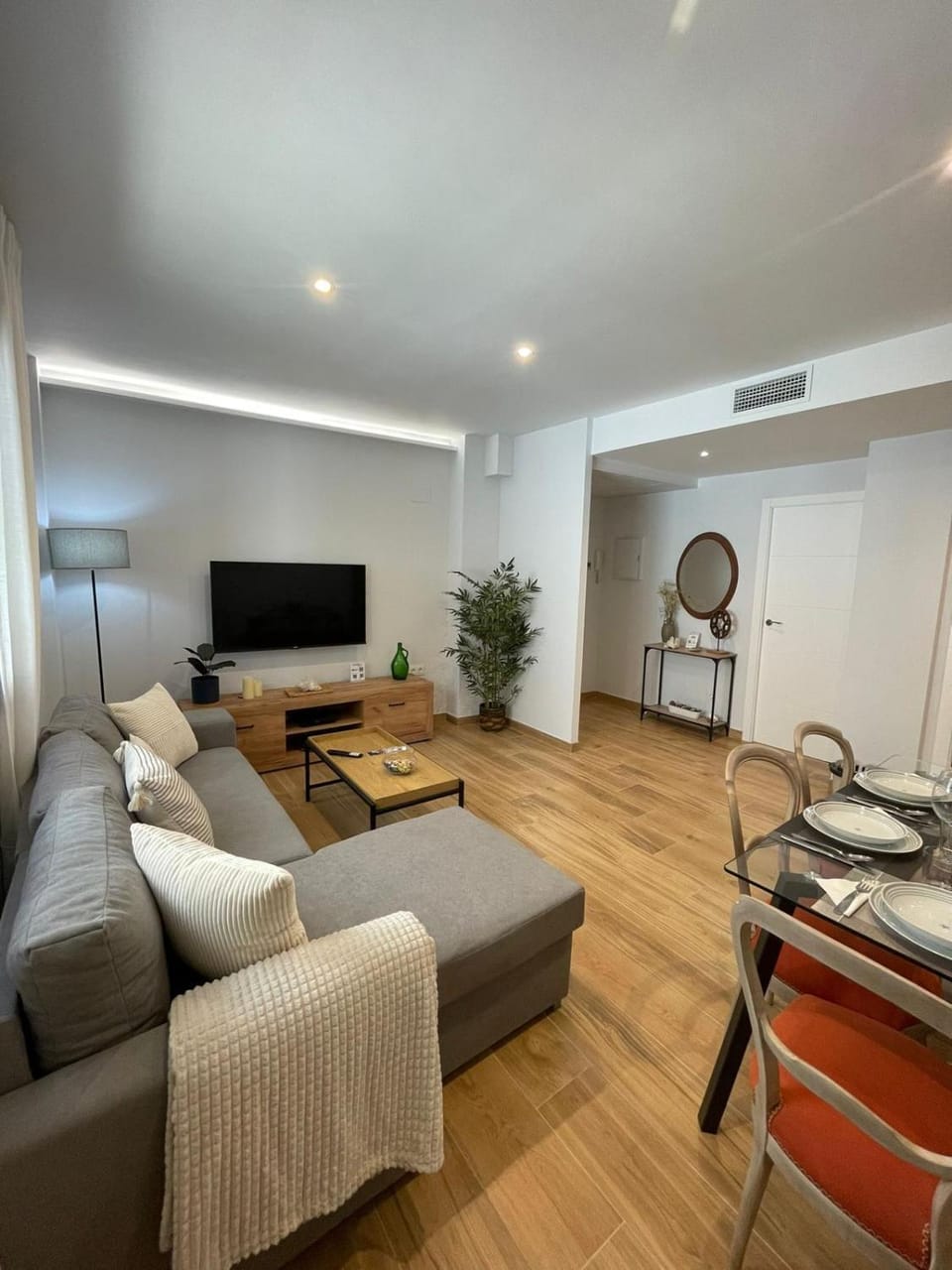 TV and multimedia, Living room, Lobby or reception, Seating area, air conditioner, air conditioner