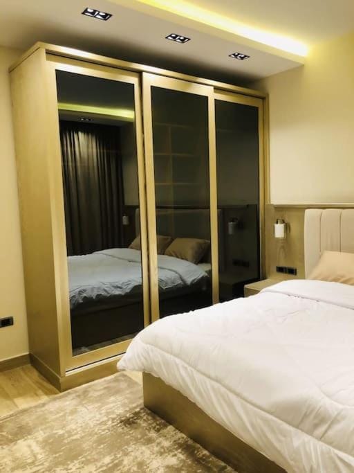 Luxurious Lake View Flat 2BR 115 Apartment in New Cairo City
