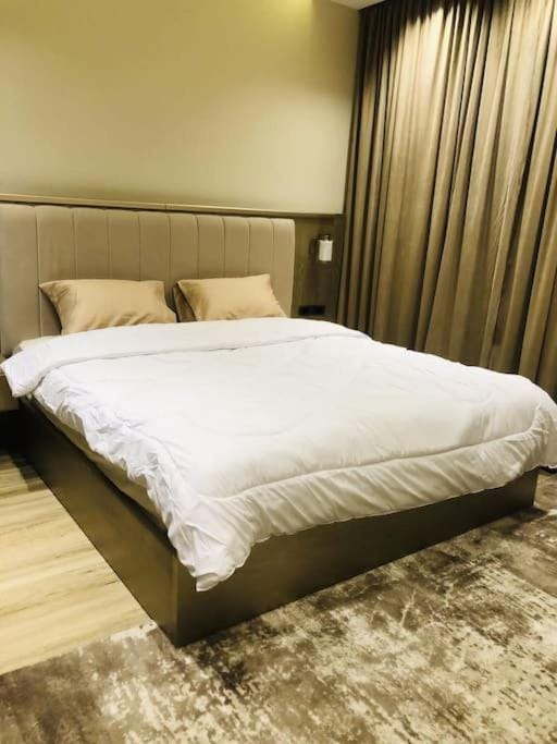 Luxurious Lake View Flat 2BR 115 Apartment in New Cairo City