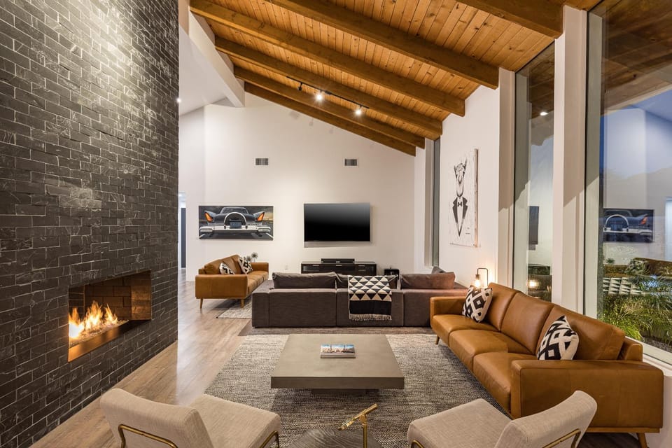 Luxury Micro-Resort, Theater, Sauna, Heated Pool House in Phoenix