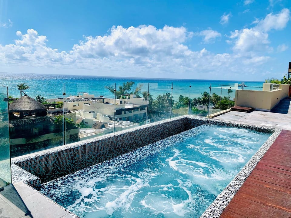 Hot Tub, Swimming pool