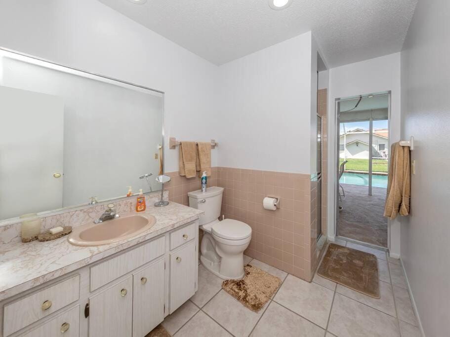 Shower, Toilet, Bathroom
