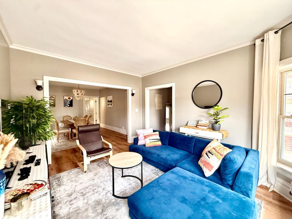 Lovely vintage Oak Park 3bd 1ba perfectly located near public transit & Chicago Apartment in Oak Park