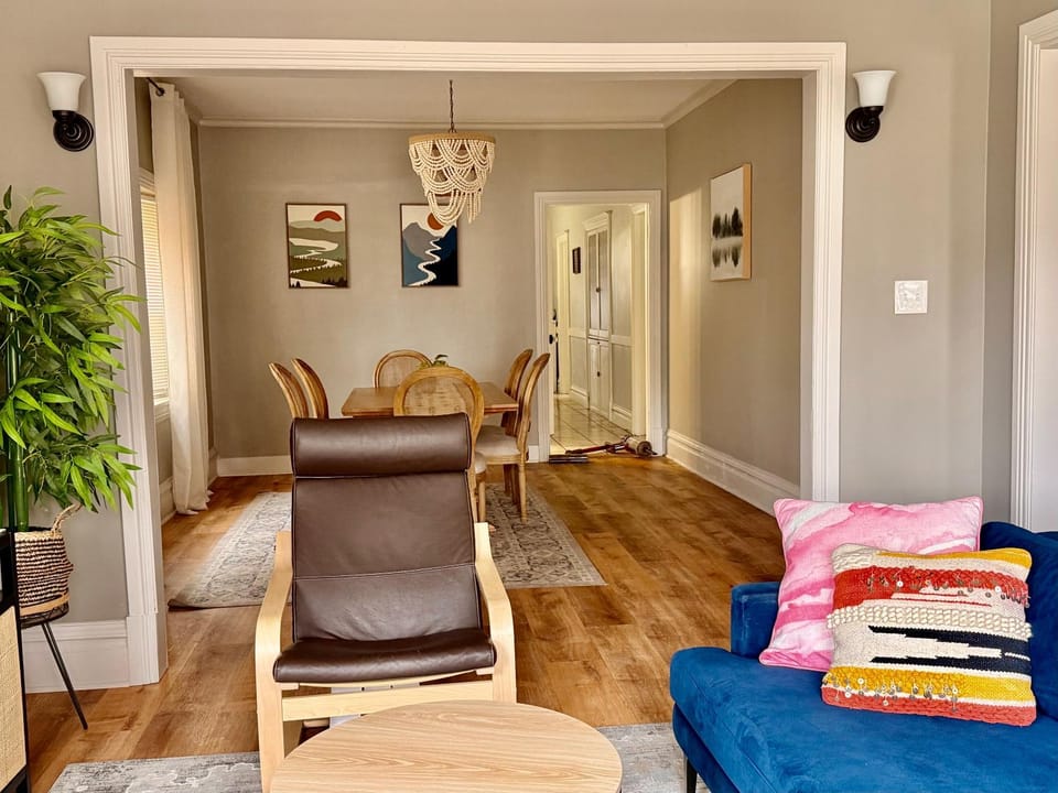 Lovely vintage Oak Park 3bd 1ba perfectly located near public transit & Chicago Apartment in Oak Park