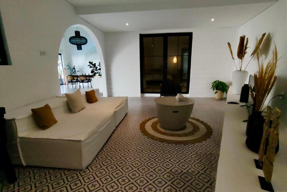 Elegant 4 BR villa huge pool in central Canggu Villa in North Kuta
