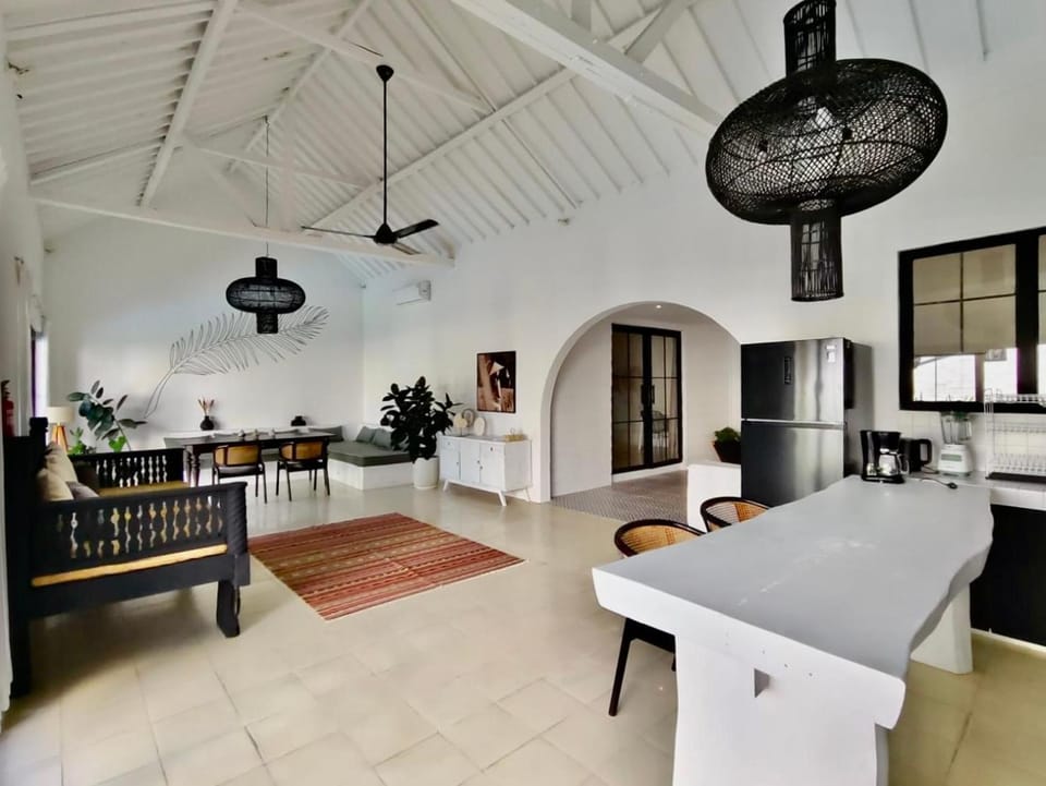 Elegant 4 BR villa huge pool in central Canggu Villa in North Kuta
