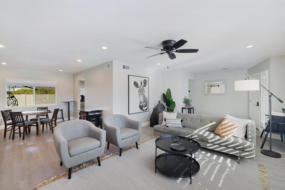 Pegasus - Modern Tempe Getaway with Pool & Game Room House in Tempe