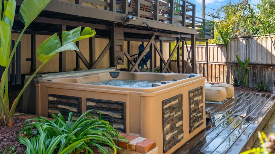 Chic Kensington Home - Hot Tub & Canyon Views House in San Diego