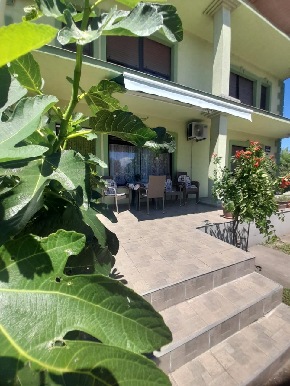 Property building, Balcony/Terrace, Garden view