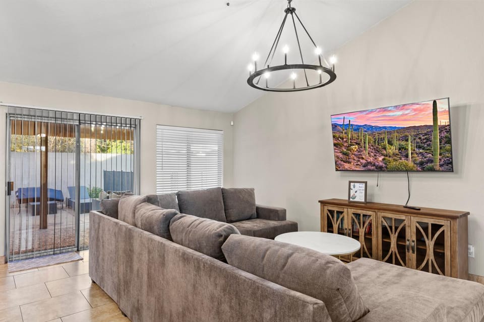 Scottsdale Upgraded 4BR with Pool & Near Golf House in Scottsdale