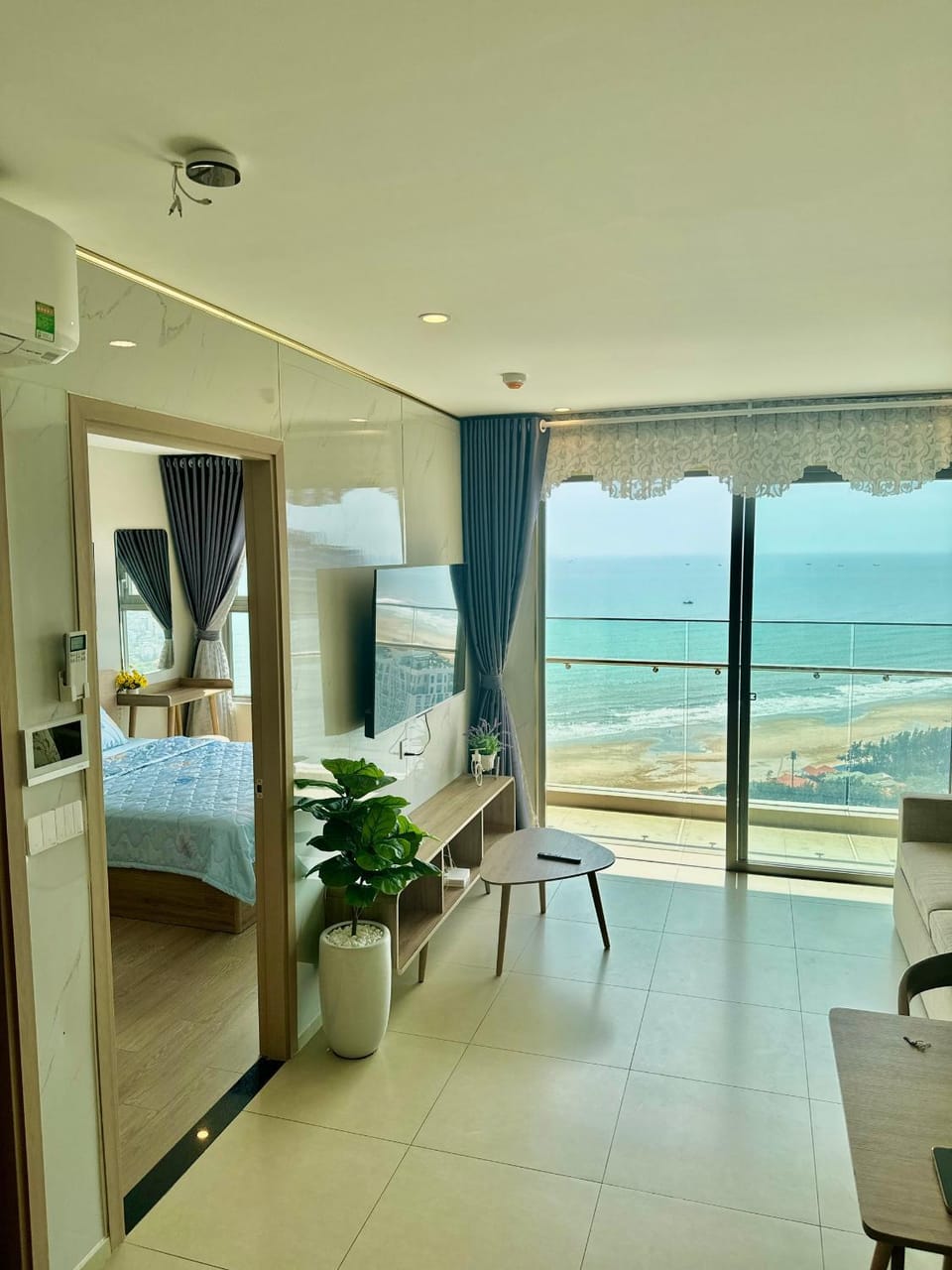 Bed, Natural landscape, View (from property/room), Balcony/Terrace, Living room, Photo of the whole room, Seating area, Beach, Bedroom, Sea view