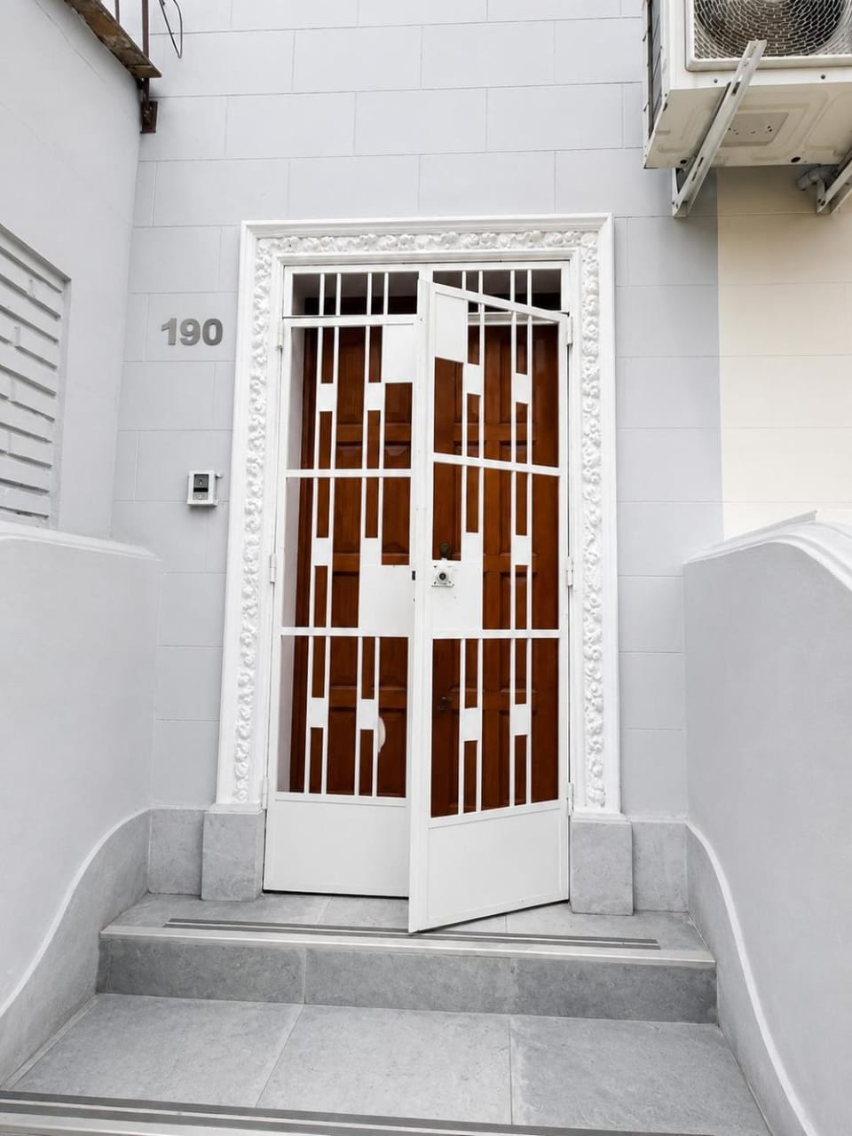 Facade/entrance