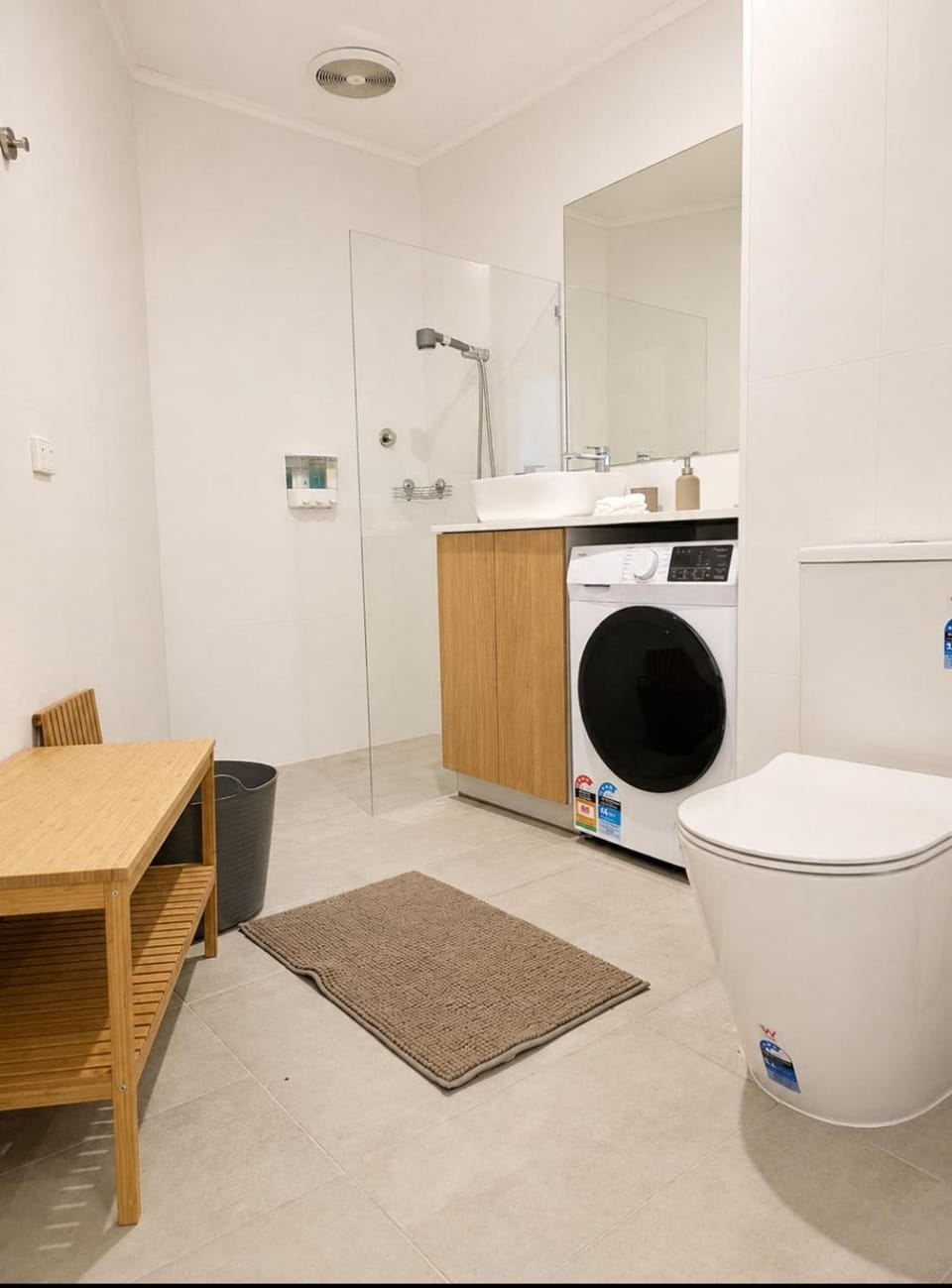 Bathroom, washing machine
