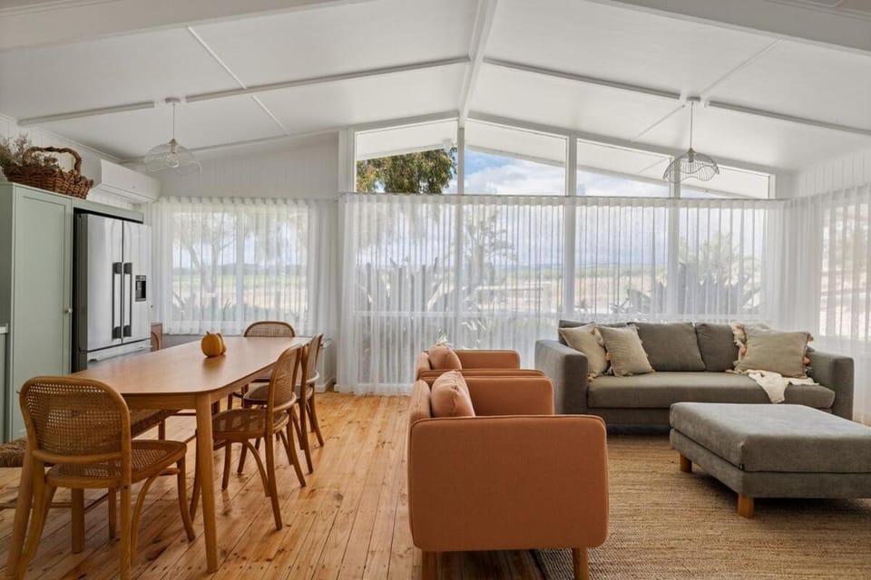 Wine Down McLaren Vale, a cosy vineyard retreat House in Willunga