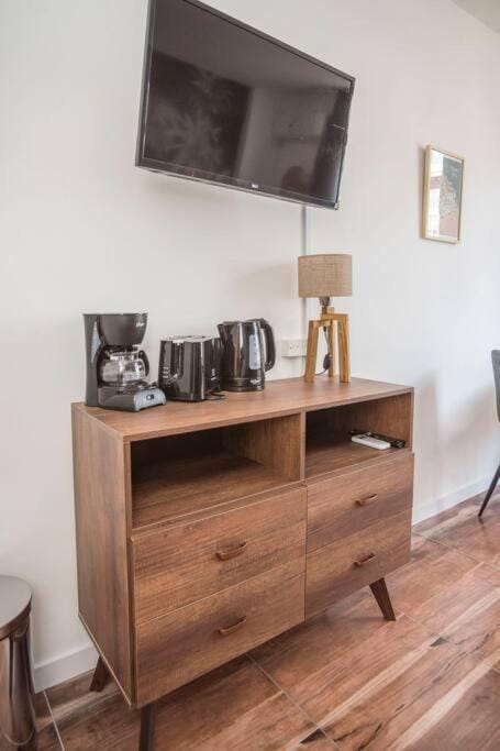Coffee/tea facilities, toaster