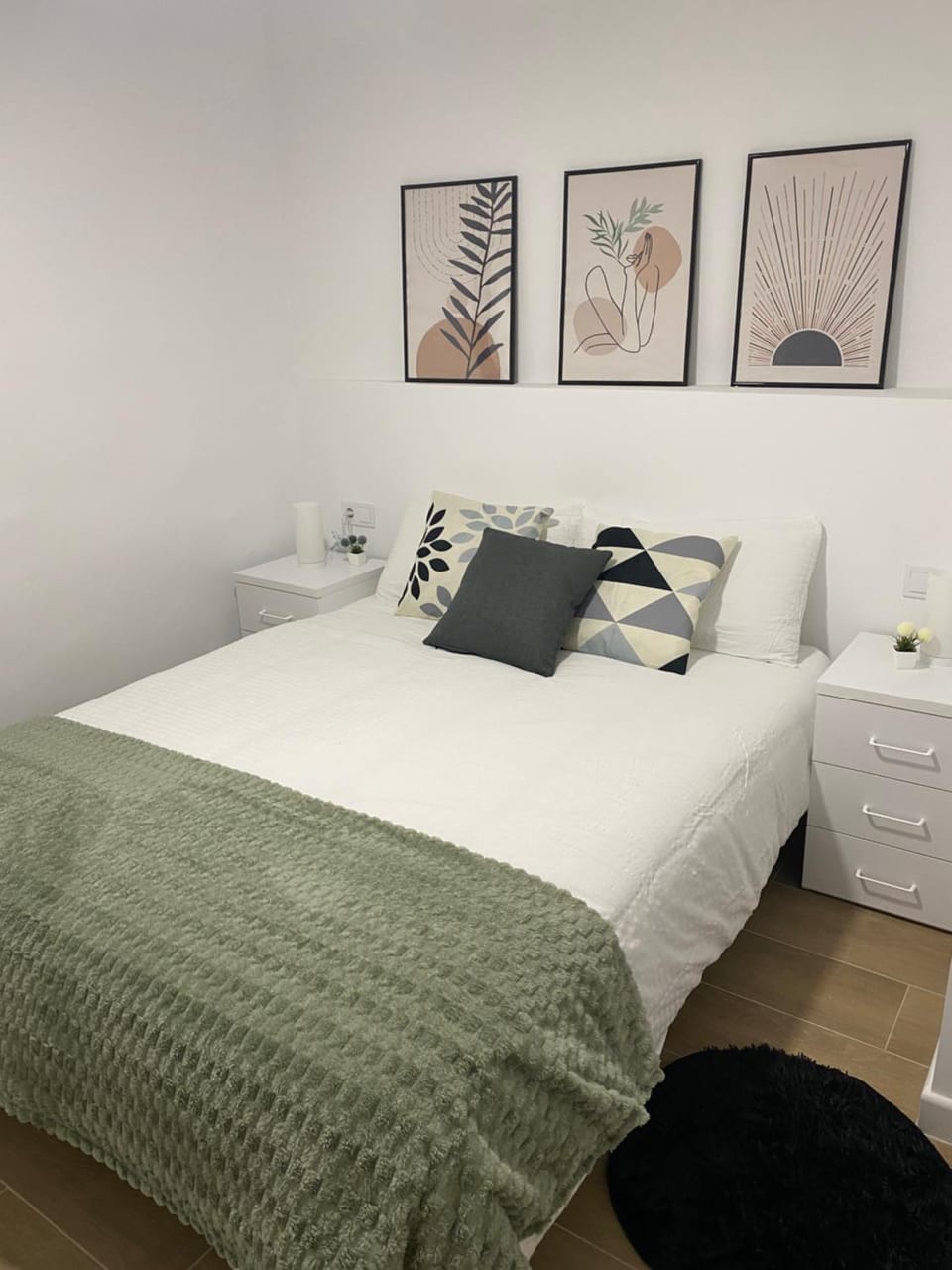 Bed, Photo of the whole room, Bedroom