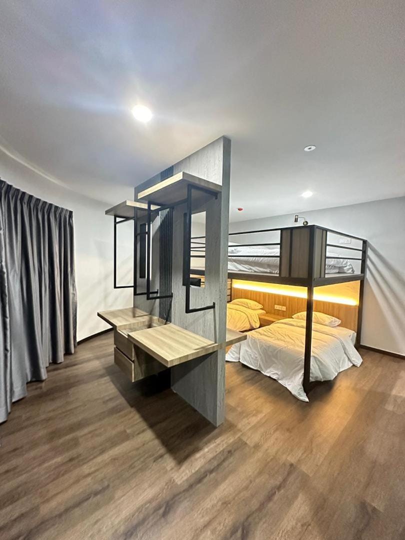 Bedroom, bunk bed
