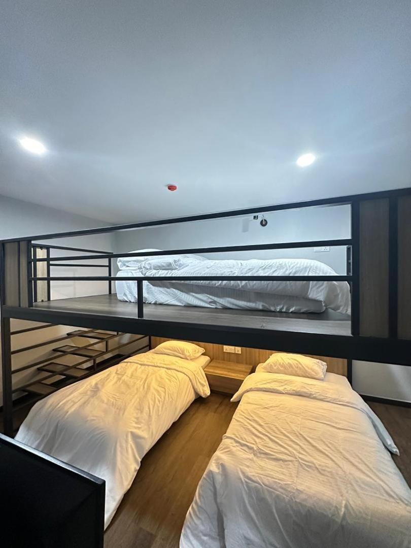 Bedroom, bunk bed