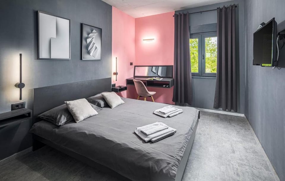 Bed, Photo of the whole room, Bedroom