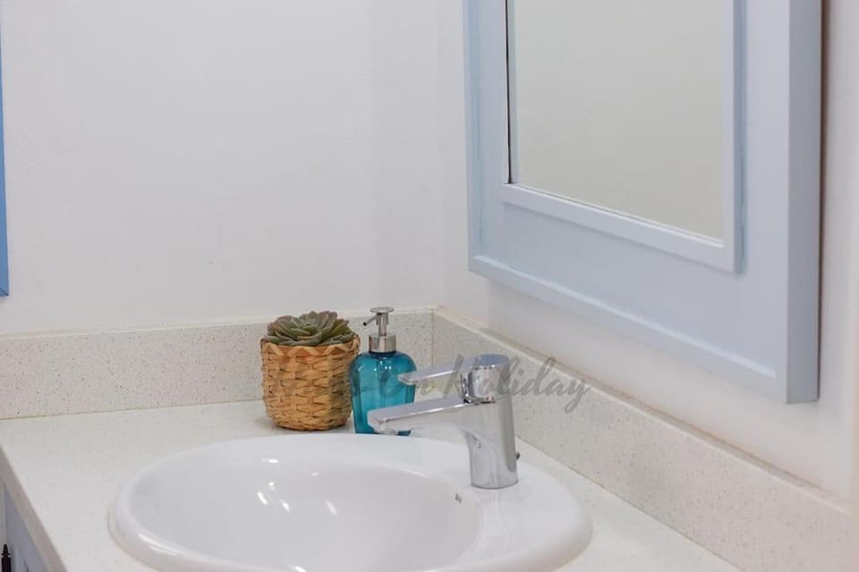 Casa Pomelo, Frigiliana Luxury center townhouse with pool and parking HansOnHoliday Rentals House in Frigiliana
