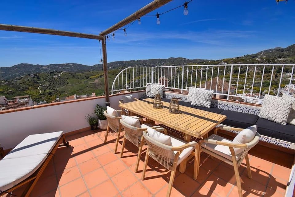 Calle Alta 37, Frigiliana Luxury 3 bedroom center Townhouse with large terrace and sea views HansOnHoliday Rentals House in Frigiliana