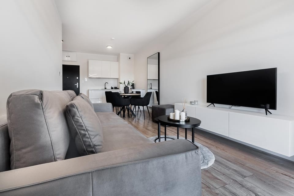 TV and multimedia, Kitchen or kitchenette, Living room, Seating area, Dining area