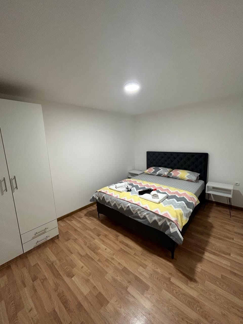 Bed, Photo of the whole room, Bedroom, wardrobe