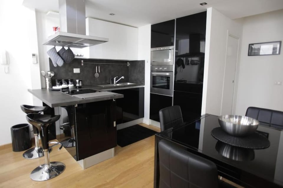 Kitchen or kitchenette, Dining area, oven, pet friendly, stove