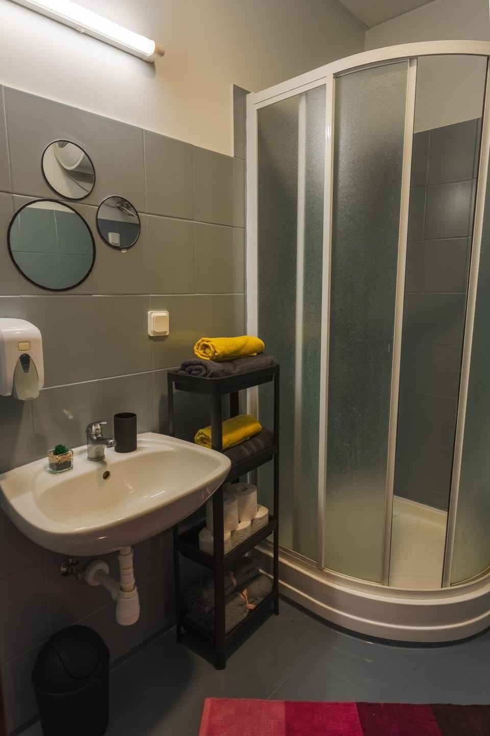 Bathroom, towels