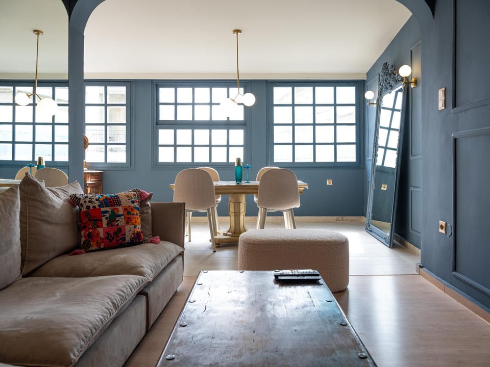 Living room, Seating area