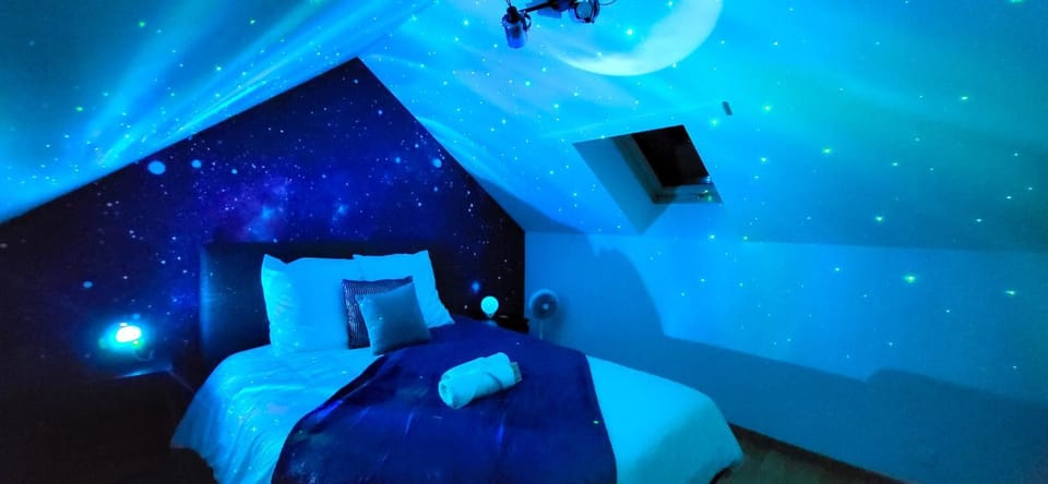 Bed, Bedroom