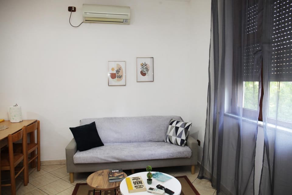 Living room, Seating area, air conditioner