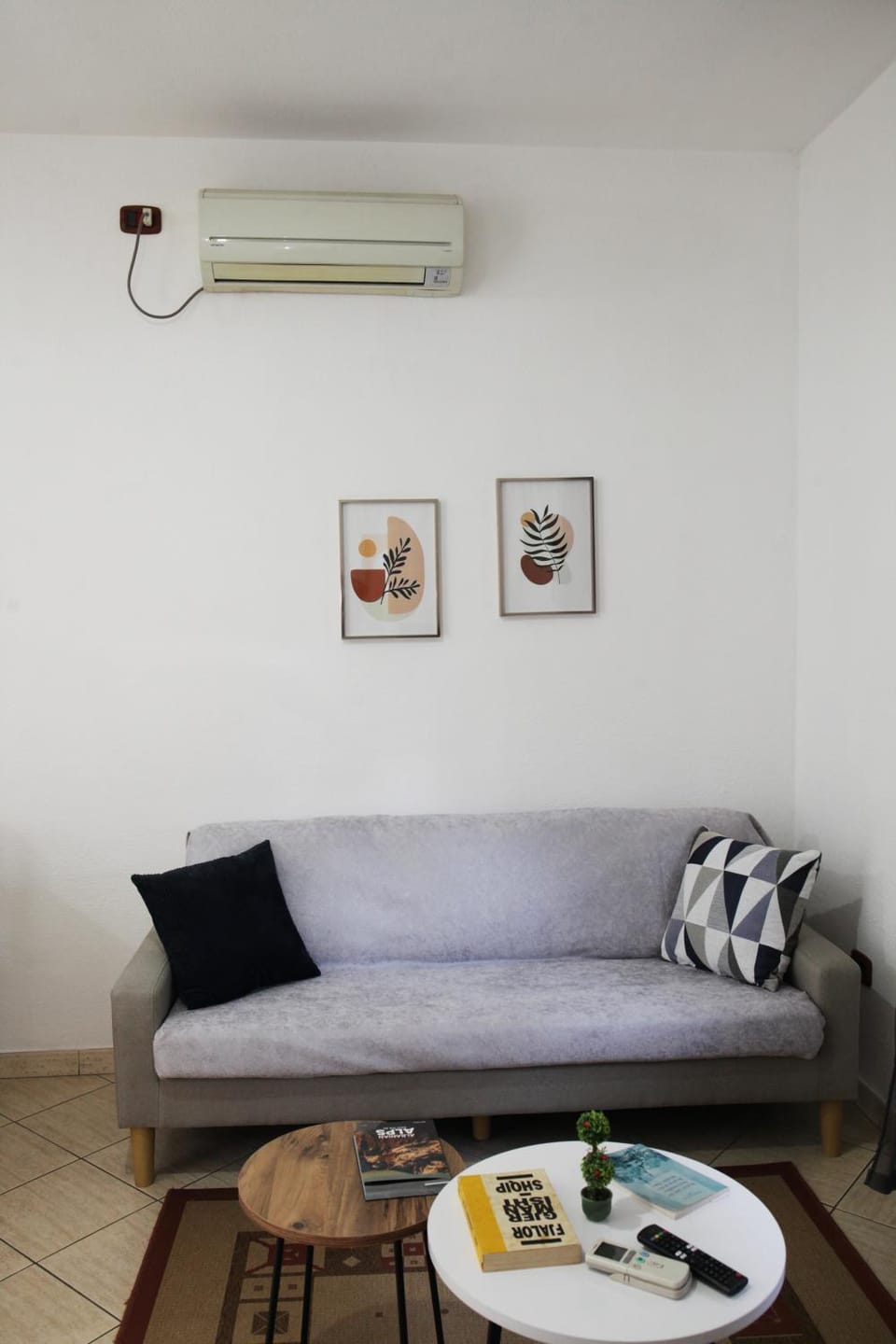 Living room, Seating area, air conditioner