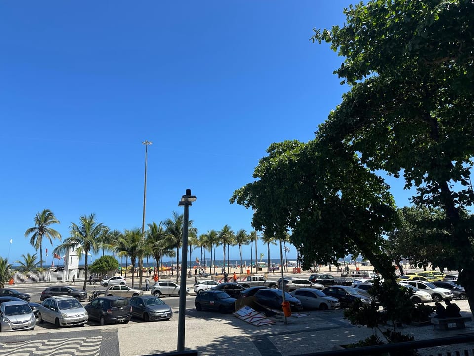 Luxo frente-mar no Leme - Vista deslumbrante da Praia do Leme, conforto e exclusividade para até 6 pessoas Apartment in Rio de Janeiro