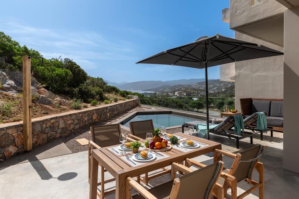 Balcony/Terrace, Swimming pool, sunbed