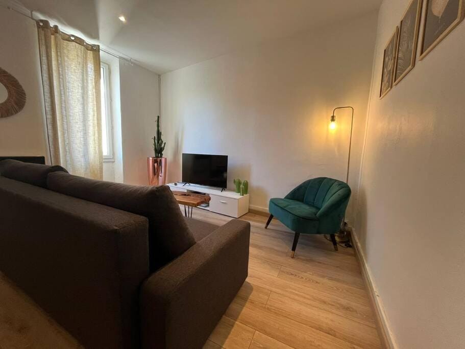 Communal lounge/ TV room
