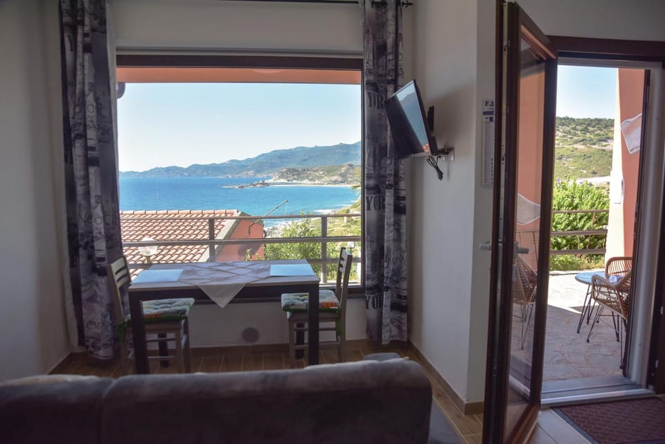 Patio, Day, Natural landscape, View (from property/room), Balcony/Terrace, Living room, Seating area, Dining area, Mountain view, Sea view