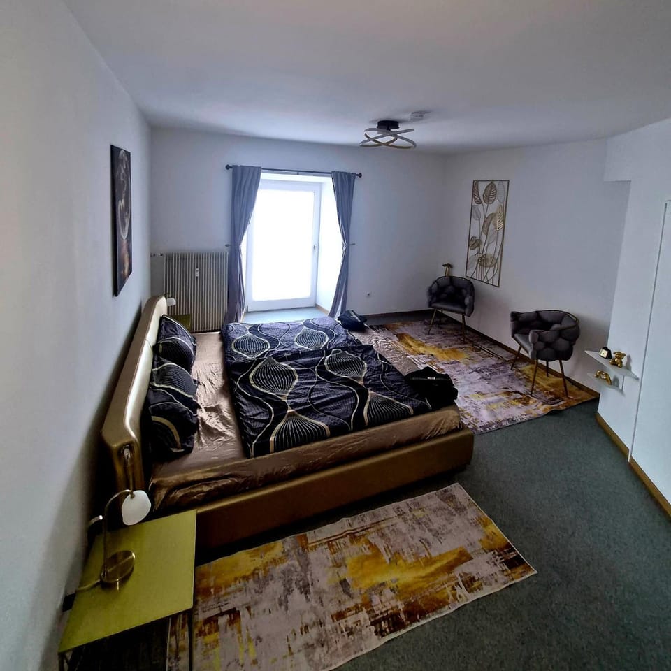 Bed, Photo of the whole room, Seating area, Bedroom