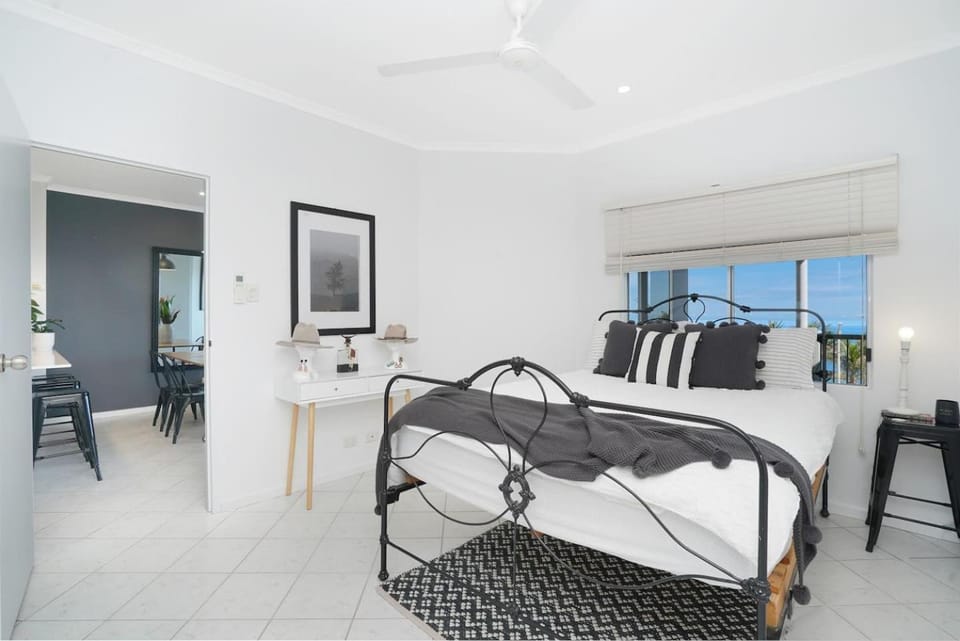 Sensational Sunsets Ocean Views from Top Floor Apartment in Darwin