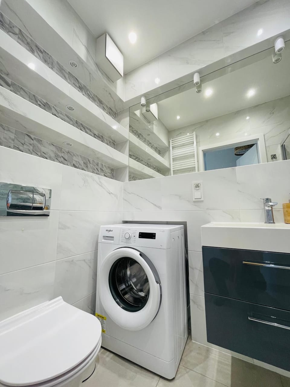 Bathroom, washing machine