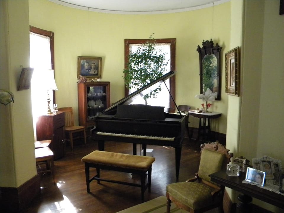 Communal lounge/ TV room